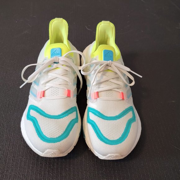 Adidas Ultraboost 22 - Picture 2 of 8